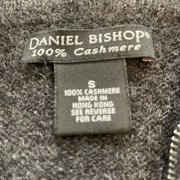 Gray Hooded Cashmere Zip-Up Sweater with Front Pockets - Picture 2 of 6